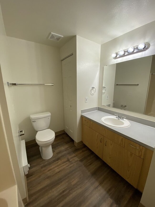 Building Photo - 1488 N Raymond St