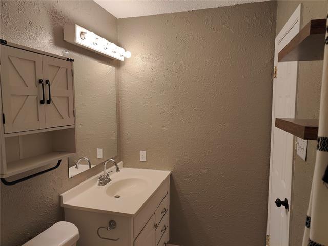 Building Photo - 2700 Winding Creek Dr