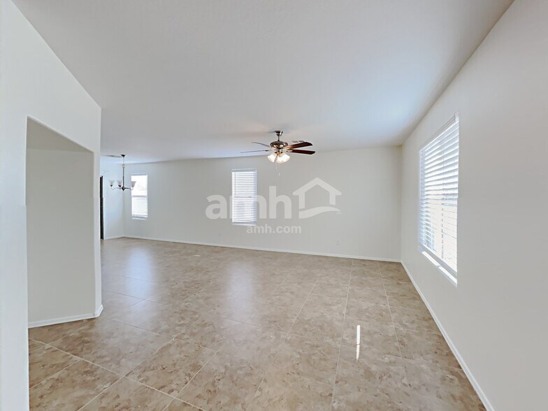 Building Photo - 1871 S Balboa Dr