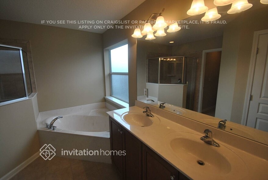 Building Photo - 3582 Live Oak Hollow Dr
