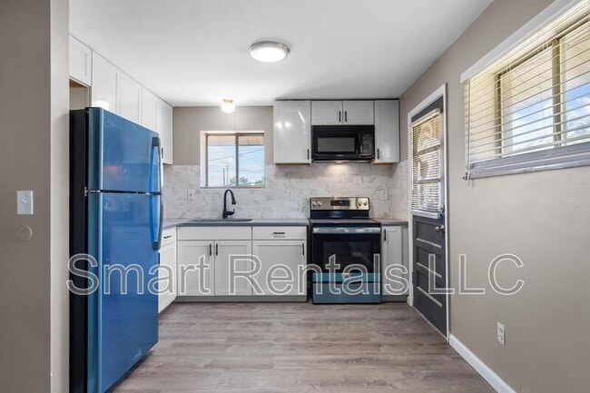 Primary Photo - 491 S Holmes Ave