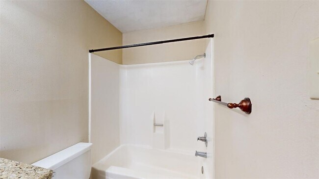 Building Photo - 904 University Oaks Blvd