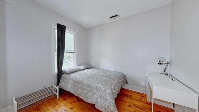 Building Photo - 6 Bedroom Apartment in Science Hill, close to downtown! (Laundry In Unit)