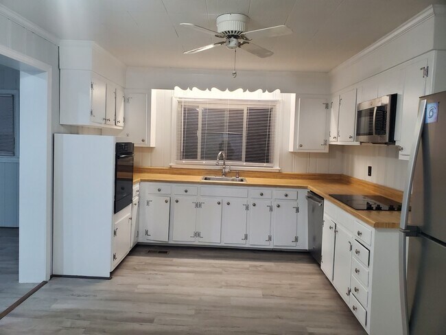 Building Photo - 50 Wheatland Dr