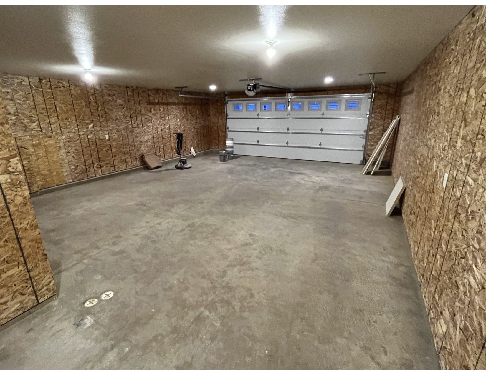 garage - 305 Post Oak Dr