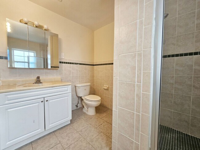 Building Photo - 3 Bedroom 2 Bath 1 Car Garage Home in St. ...