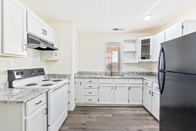 Building Photo - 208 13th St NW