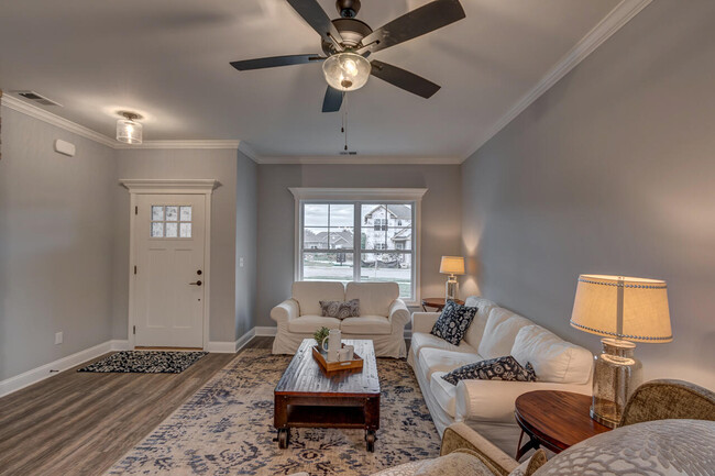 Building Photo - 124 White Pine Ct