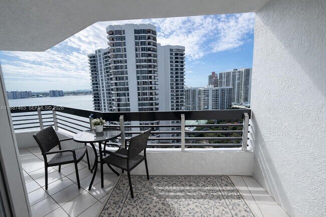 Building Photo - 19195 NE 36th Pl