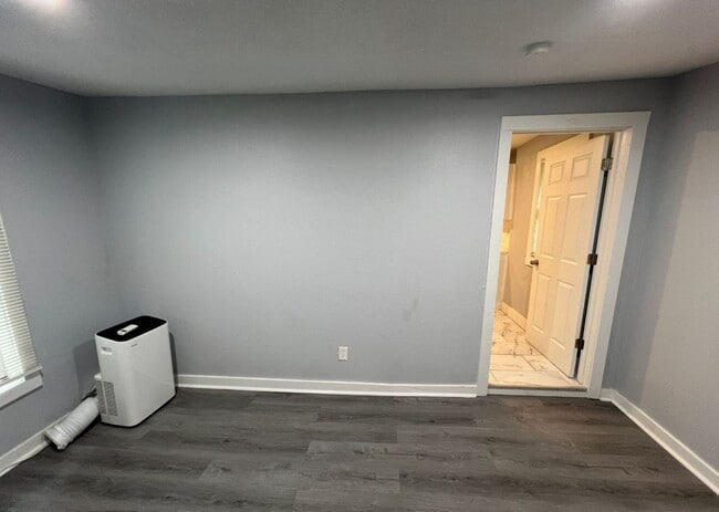 Building Photo - Spacious 5 Bedroom Bungalow in Historic No...