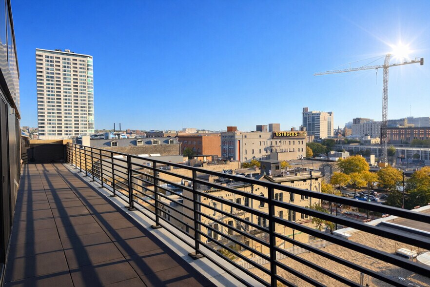 Building Photo - 333 W State St