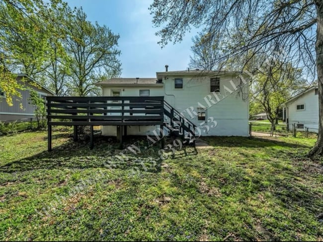 Building Photo - Updated 4 Bed 2 Bath Home in Lees Summit-C...