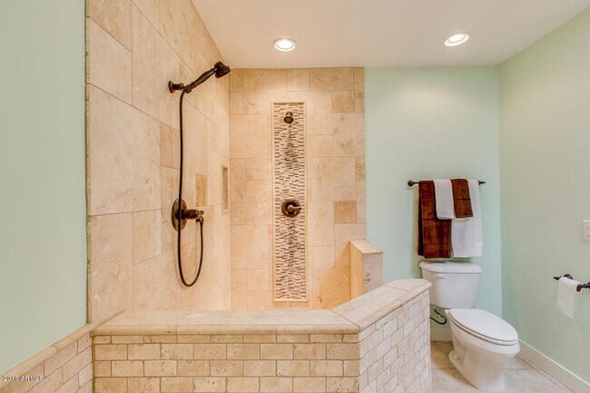 Building Photo - SFH 4-2