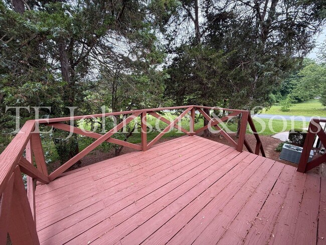 Building Photo - 3 Bedroom Close to Mt. Tabor