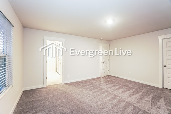 Building Photo - 868 Bur Oak Ct