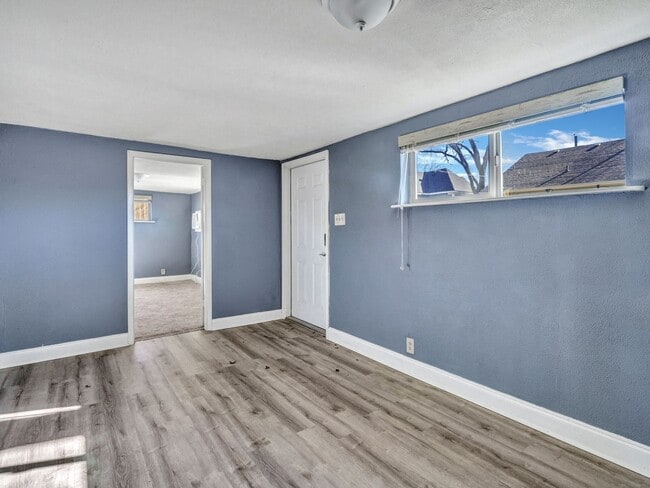 Building Photo - 912 S Armstrong Ave