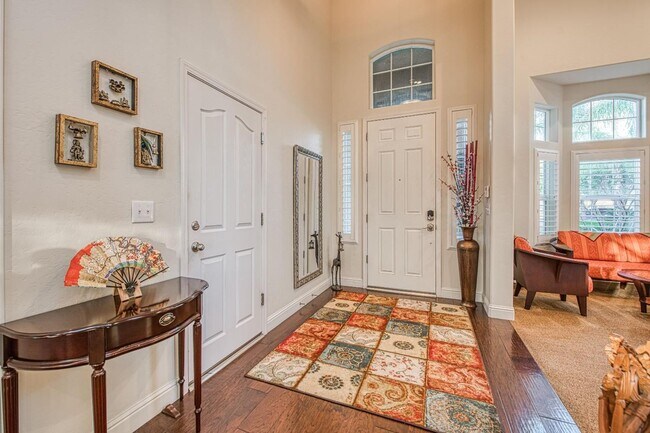 Building Photo - Spacious Home on Oversized Lot with Pool and Solar!