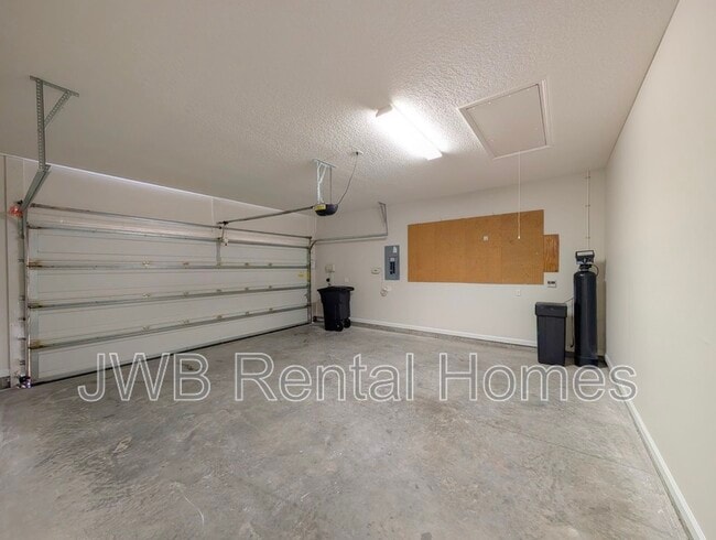 Building Photo - 94 Carlson Ct