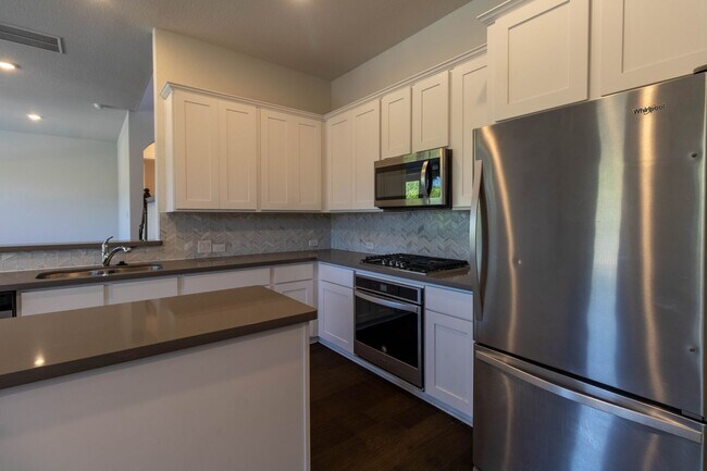 Building Photo - Stunning two story 4 bedroom with den and media/ game area in Pflugerville!