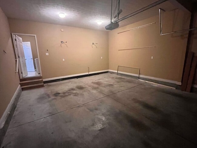 Building Photo - Beautiful 4 Bed in Hamburg!