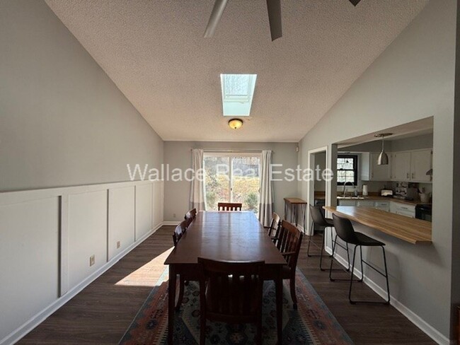 Building Photo - UPDATED, SEMI-FURNISHED 3 BEDROOM HOME IN ...