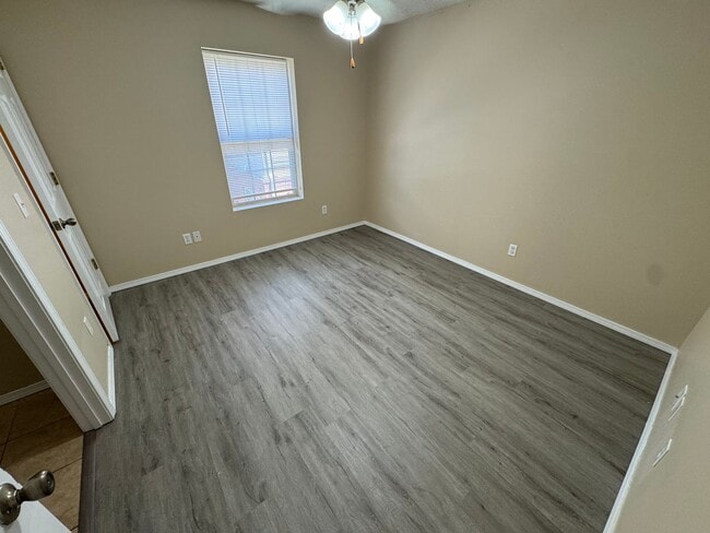 Building Photo - Updated 3 bedroom second floor Apartment a...