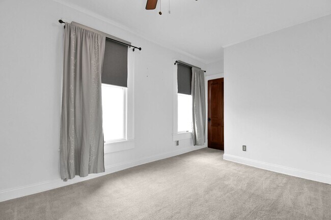 Building Photo - Stunning and Spacious 3 Bedroom House