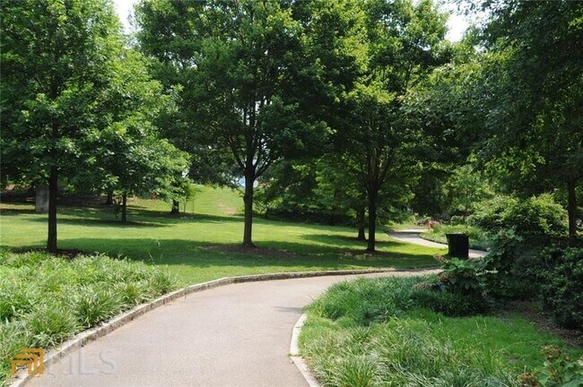 Building Photo - 1101 Juniper St NE