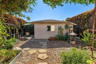 Building Photo - 4593 Hollister Ave