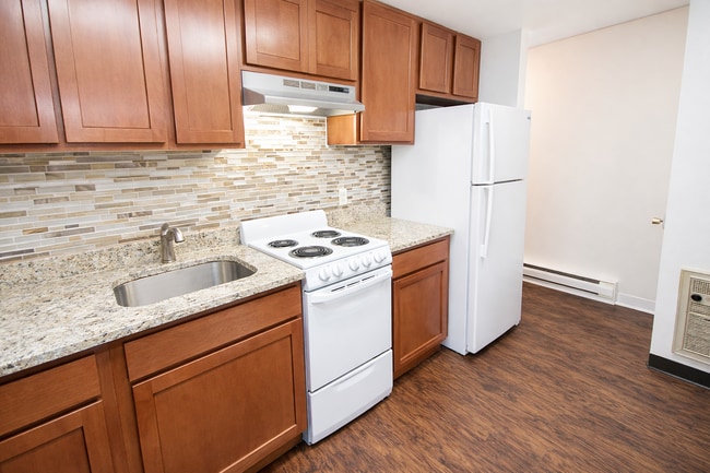 Interior Photo - WALNUT ST -- 161