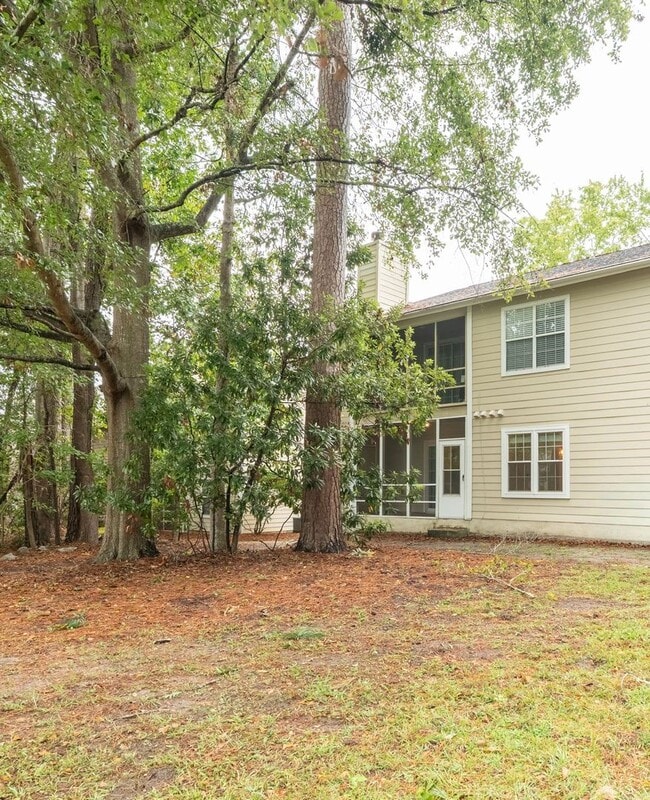 Building Photo - Low-Maintenance Living in Gated Park at Rivers Edge!