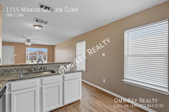 Building Photo - 1715 Manor Garden Curve