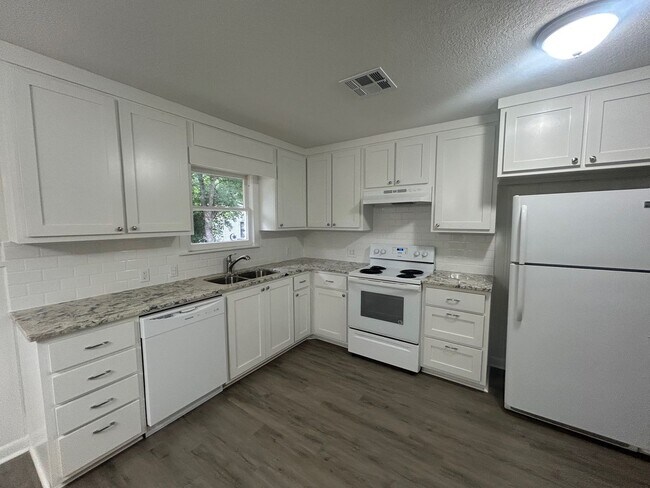 Building Photo - Newly renovated 3 bedroom in Central Waco