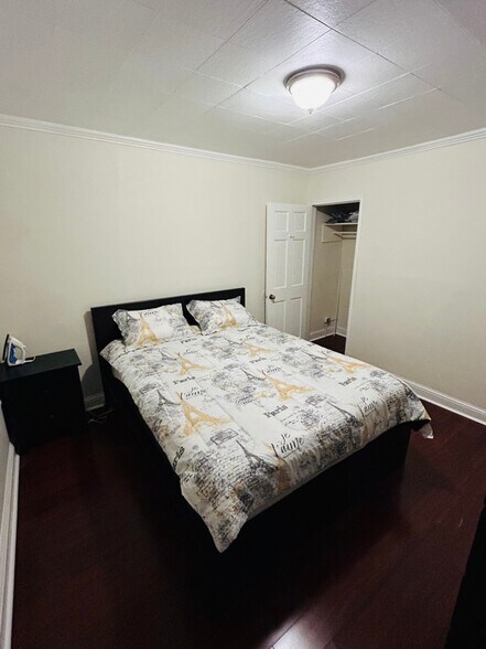 Building Photo - 107 N Port St