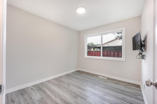 Building Photo - 4719 Snead Dr