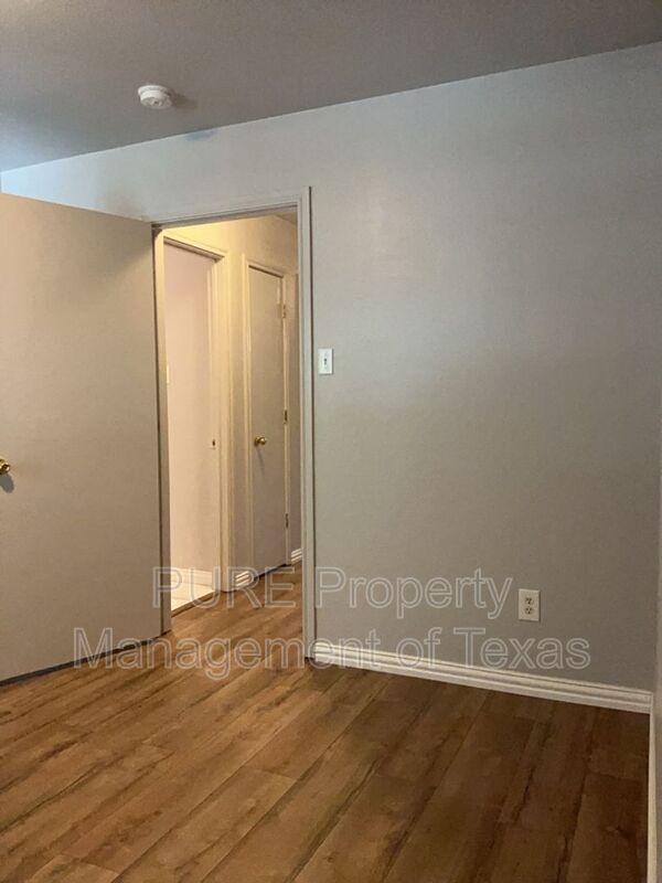 Building Photo - 246 Marvin Cove