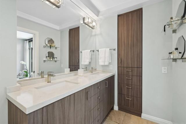 Building Photo - 500 W Harbor Dr