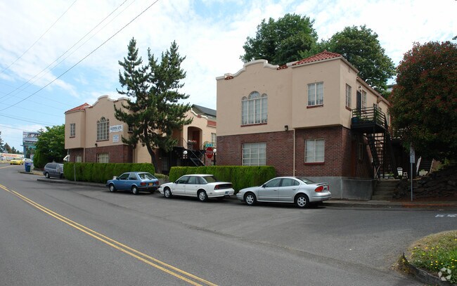 Primary Photo - Hacienda Apartments