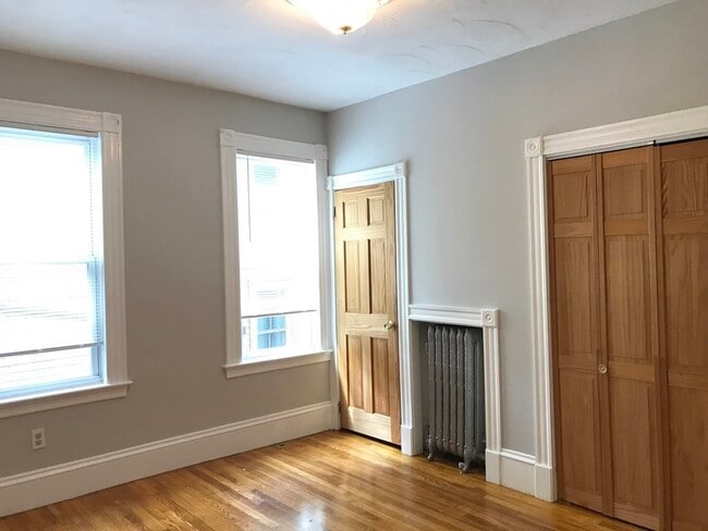 Building Photo - 8 Oakview Ter