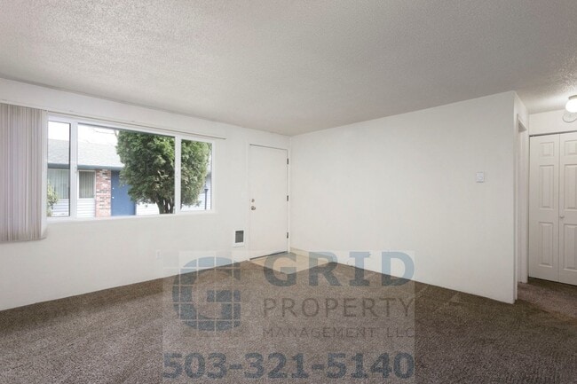 Building Photo - Two Bedroom Apartment Available - Private Yard Space!