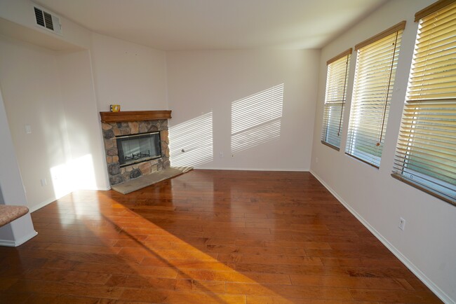 Building Photo - Creekside 4 Bedroom Home for Rent in Valen...