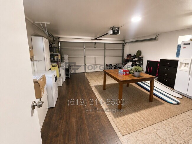 Building Photo - 2430 Bartel St