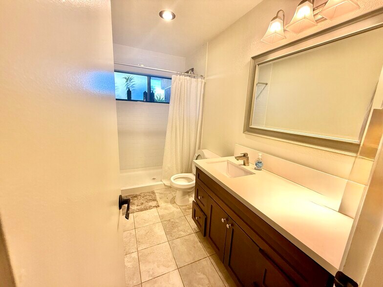 Bath 2 - 3375 Foothill Rd