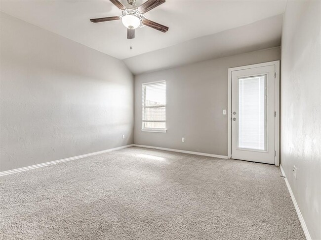 Building Photo - 609 N 5th St