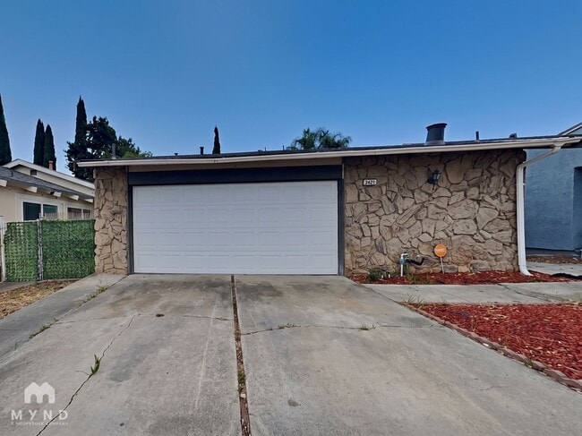 Building Photo - 2421 Cypress St