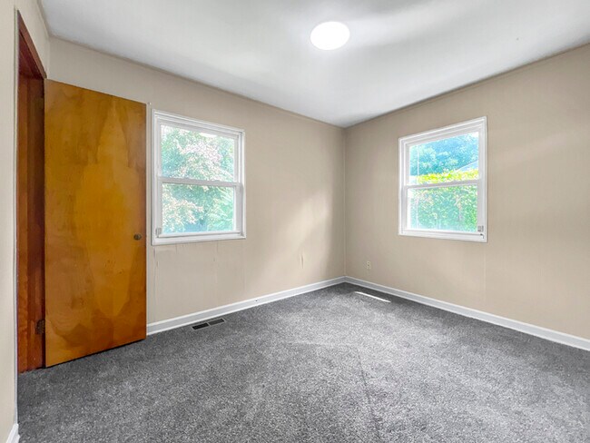 Building Photo - Charming 4 beds 1 bath in Akron!