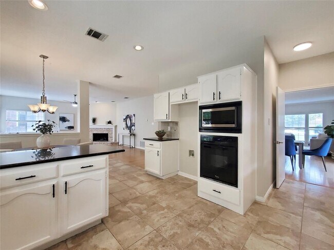 Building Photo - 11105 Crossland Dr