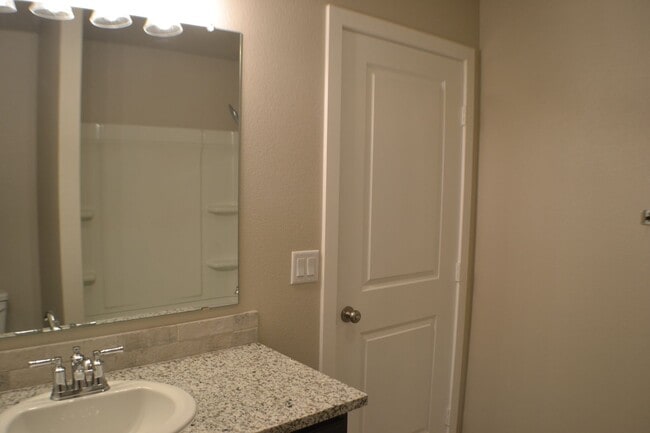 Building Photo - House For Lease in Midland