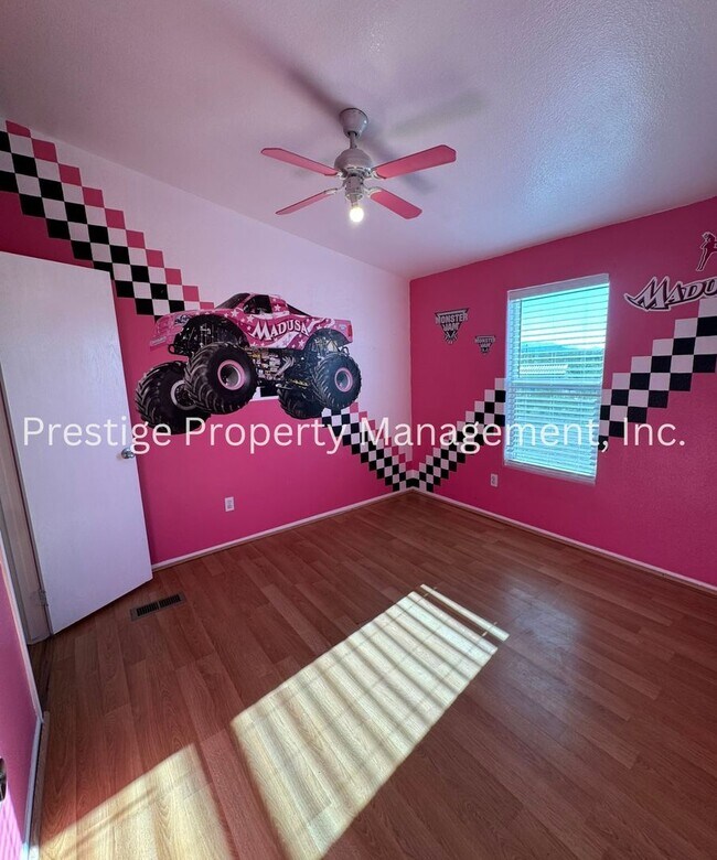 Building Photo - This 4/2 Vail Manufactured Home Is On A 1 Acre Lot!!!