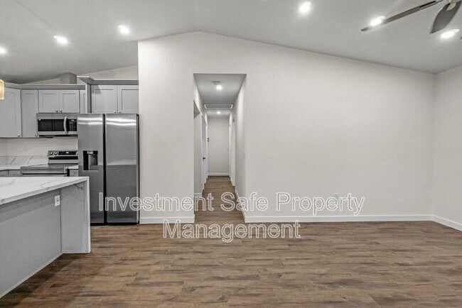 Building Photo - 1809 Devon Pl